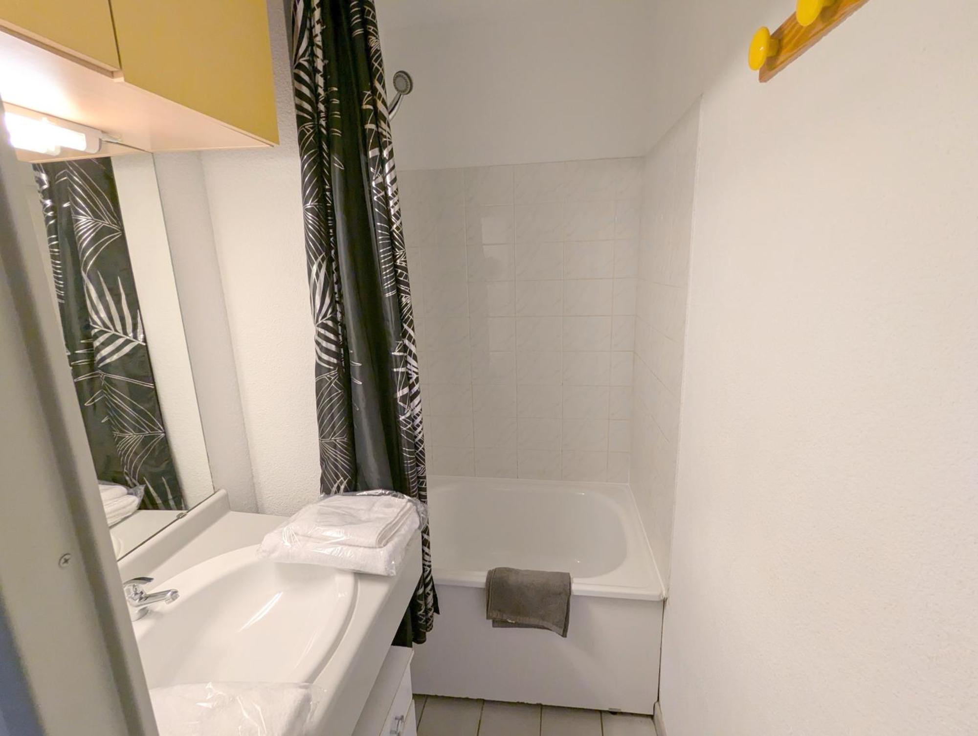 Agréable appartement en rez-de-jardin à deux pas des plages Le Grau-du-Roi Exterior foto